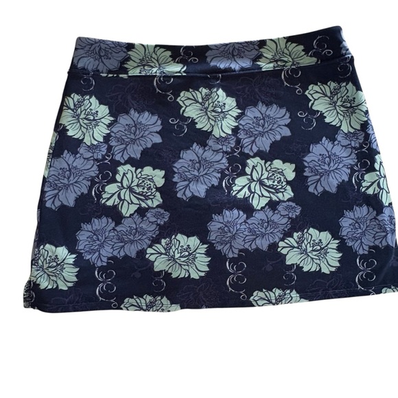 5 for $40 SALE !
Tranquility Navy Blue & Teal Floral Tennis Skort M - Picture 8 of 8